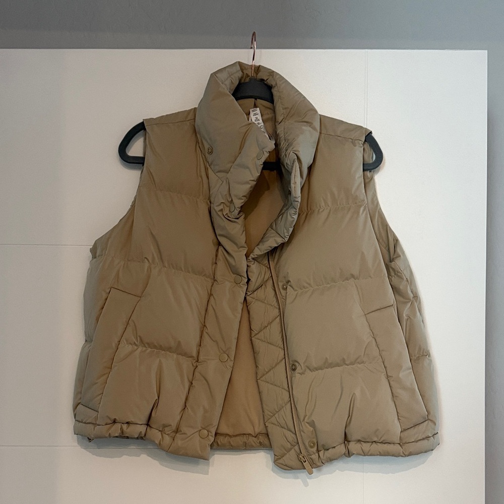 Lululemon Women’s Quilted Puffer Vest — Beige. Missing hood.